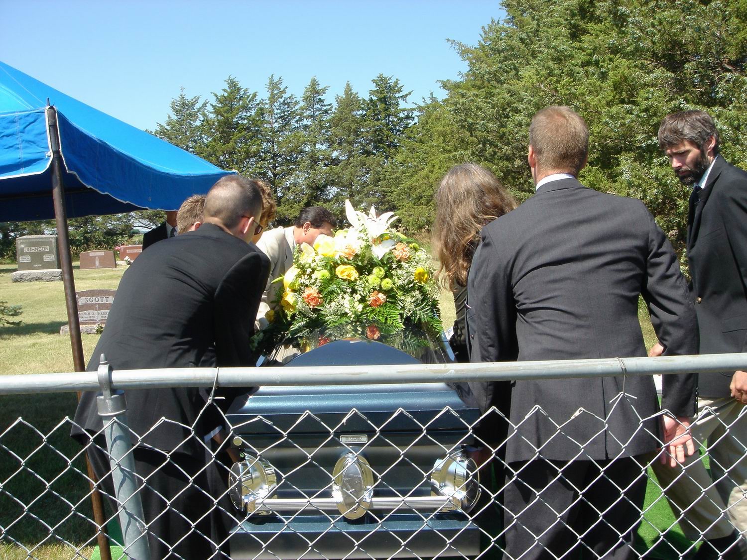 2004-07-29-28 Mom's Funeral.jpg